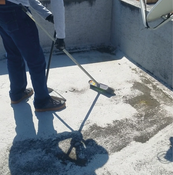 Proceso limpieza de superficie